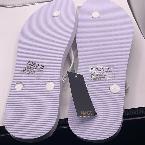 MIXIT Brand New White Flip Flops with Silver Sparkly Straps (Size 9/10) - Picture 5 of 10